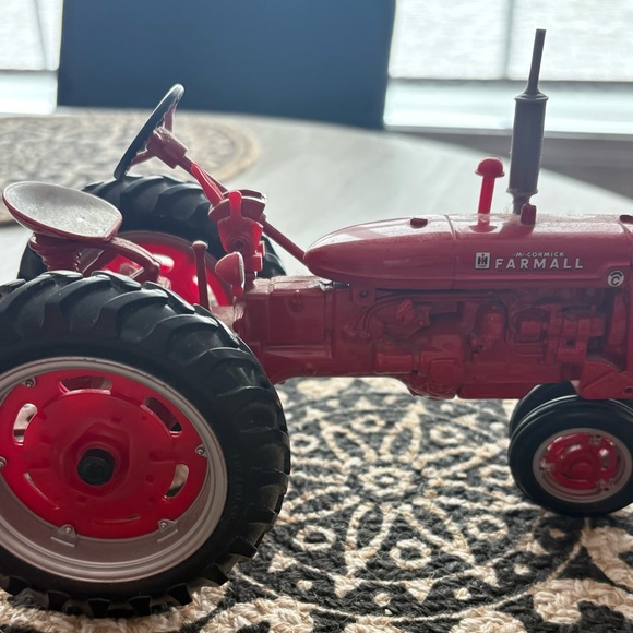McCormick Farmall Vintage Metal Toy Tractor - Picture 4 of 8